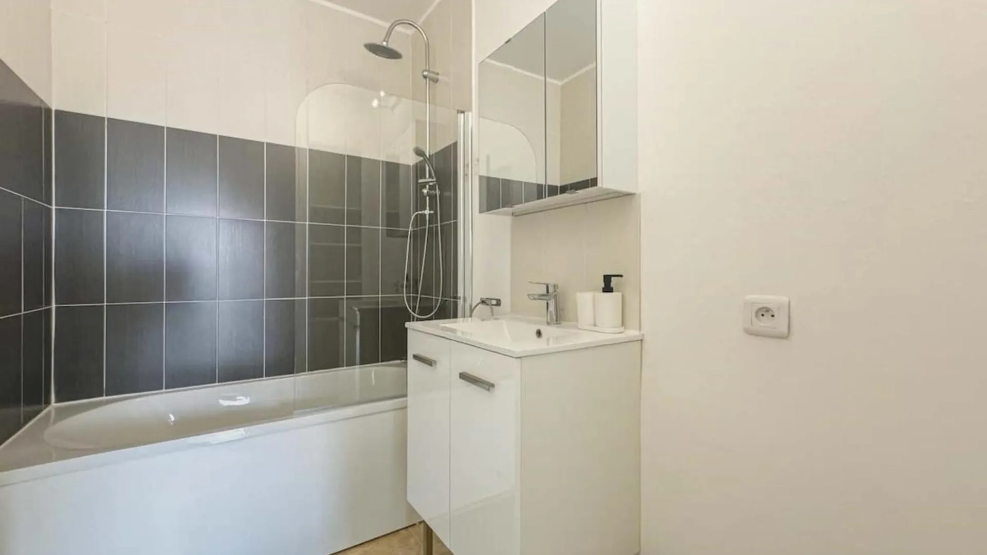Flexliving - Whole Apartment - Mouchez Paris